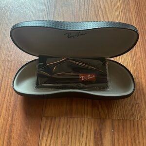 Ray-Ban Hard Case 😎